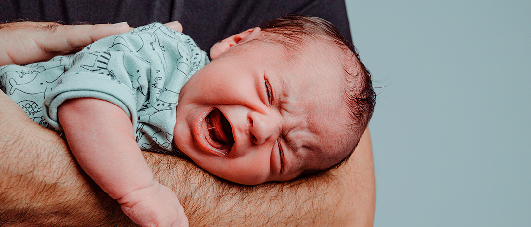 Bebé a chorar: bebé que chora muito
