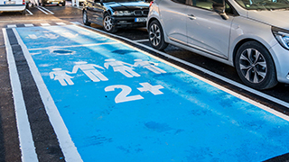 parque estacionamento lojas continente lugar família