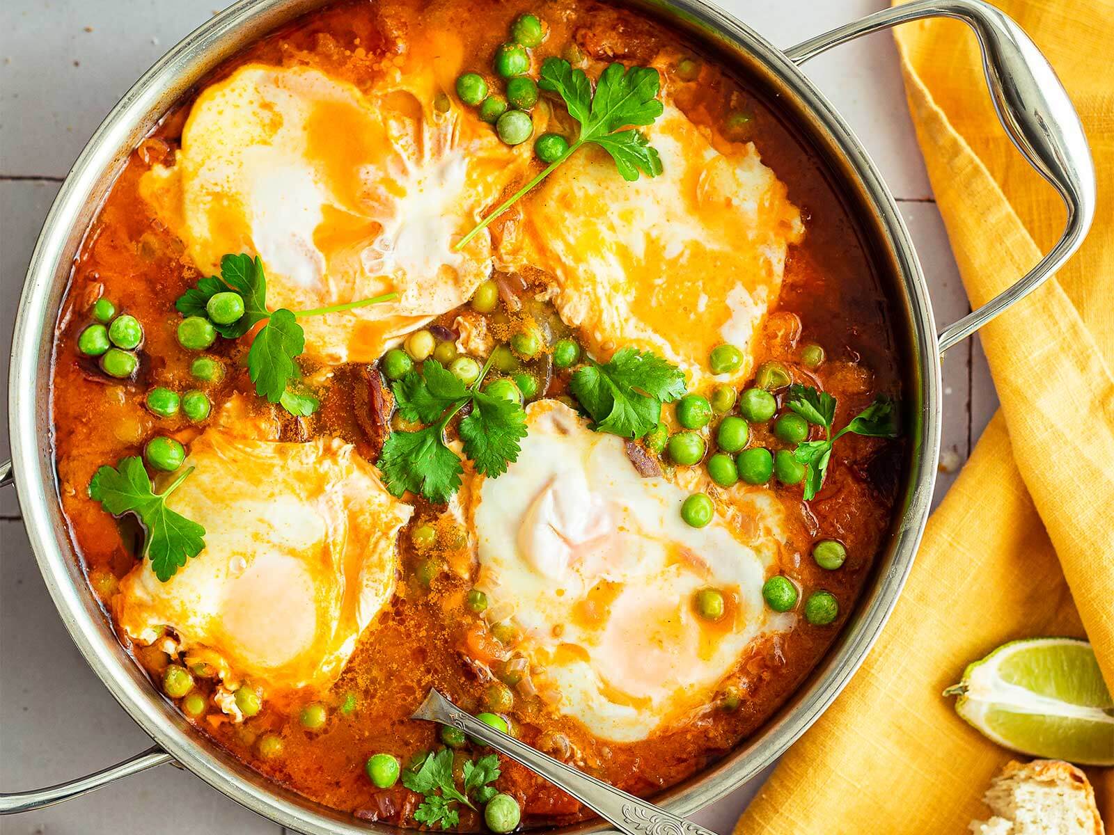 Ervilhas com Ovos Escalfados e Chouriço