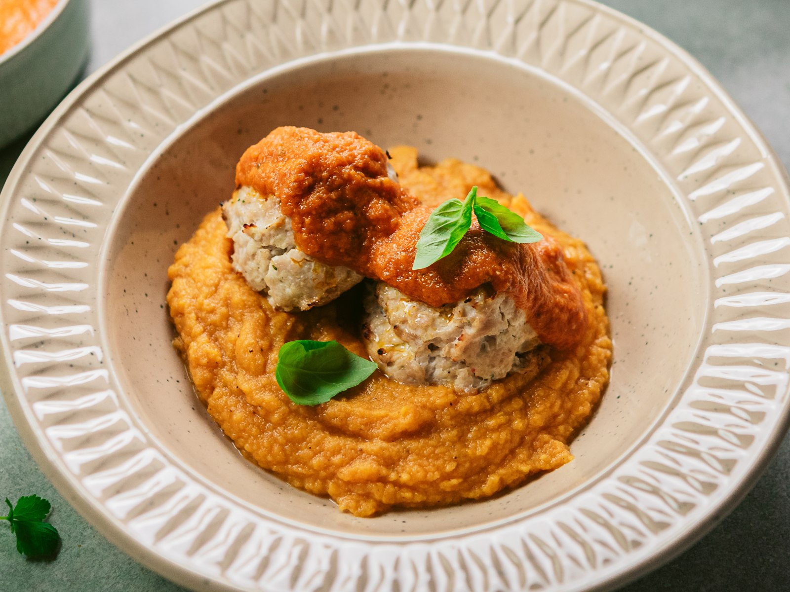 imagem de puré com almôndegas